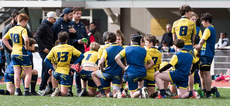 Les U16 et leurs coachs à la mi-temps du match contre Montesson, le 25 mars 2023